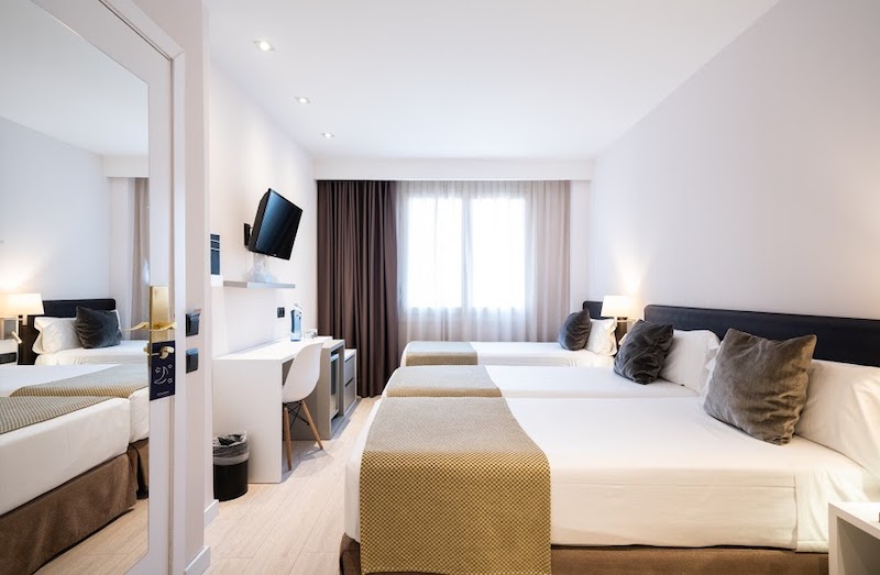 habitacion triple catalonia albeniz 01