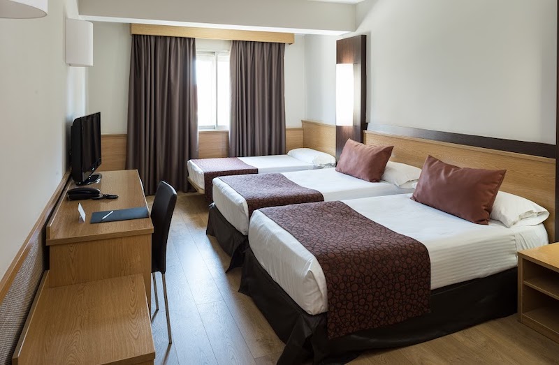 habitacion triple catalonia atenas 01