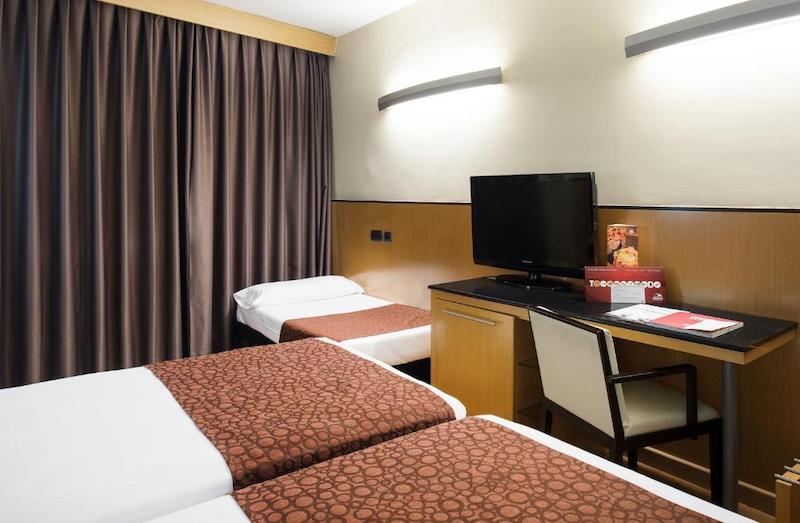 habitacion triple catalonia atenas 04