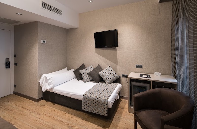 habitacion triple catalonia born 02