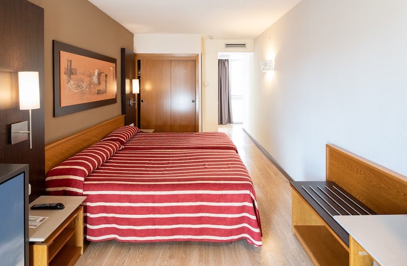 habitacion triple catalonia bristol 01