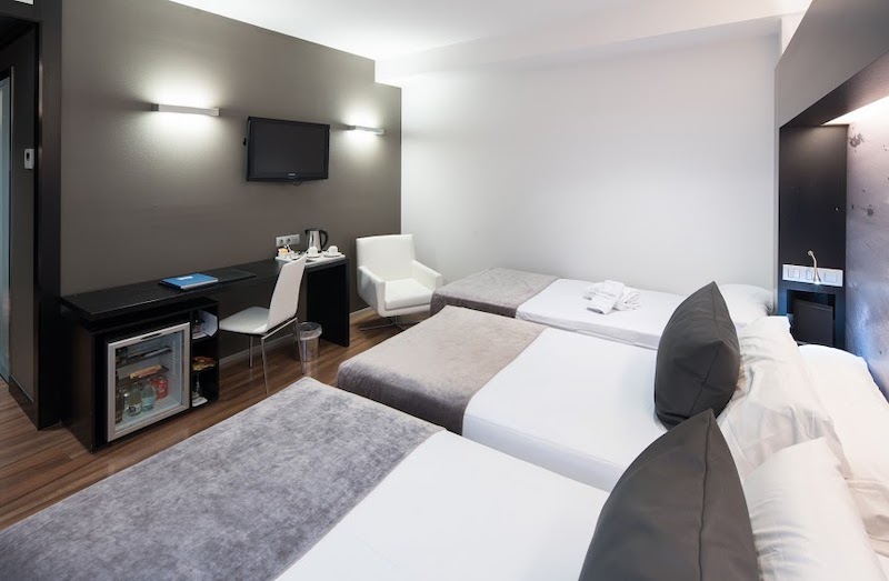 habitacion triple catalonia catedral 02