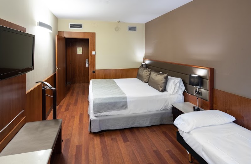 habitacion triple catalonia diagonal centro 05