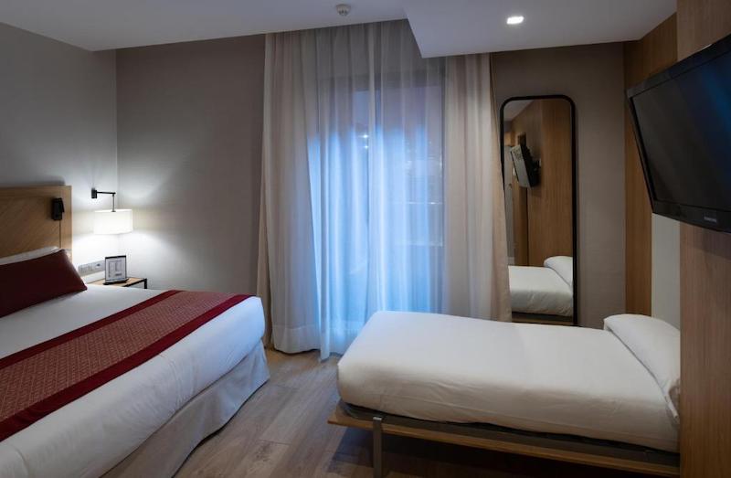 habitacion triple catalonia eixample 03