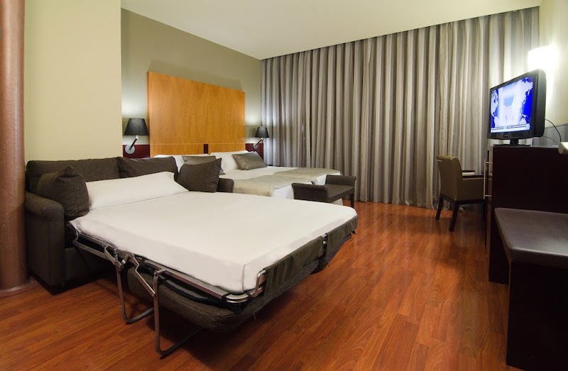 habitacion triple catalonia el pilar 01