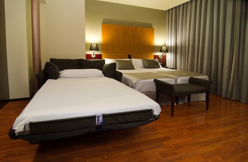 habitacion triple catalonia el pilar 03