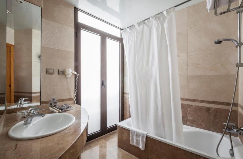 habitacion triple catalonia excelsior 02