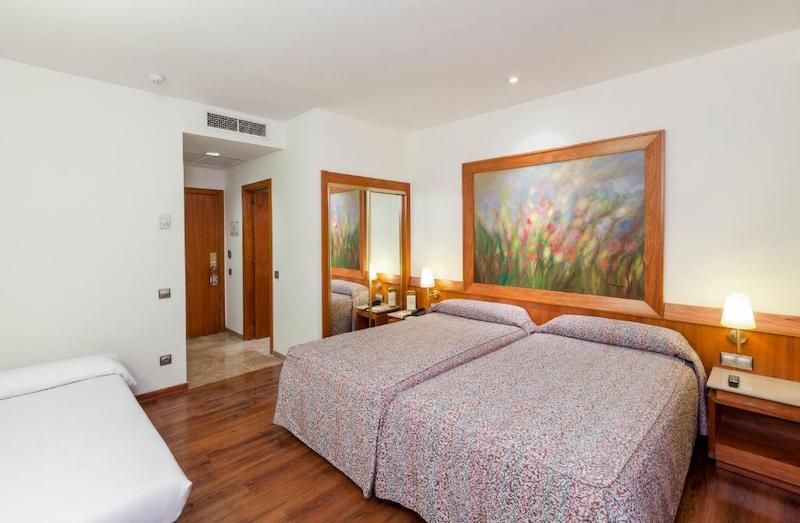 habitacion triple catalonia excelsior 04