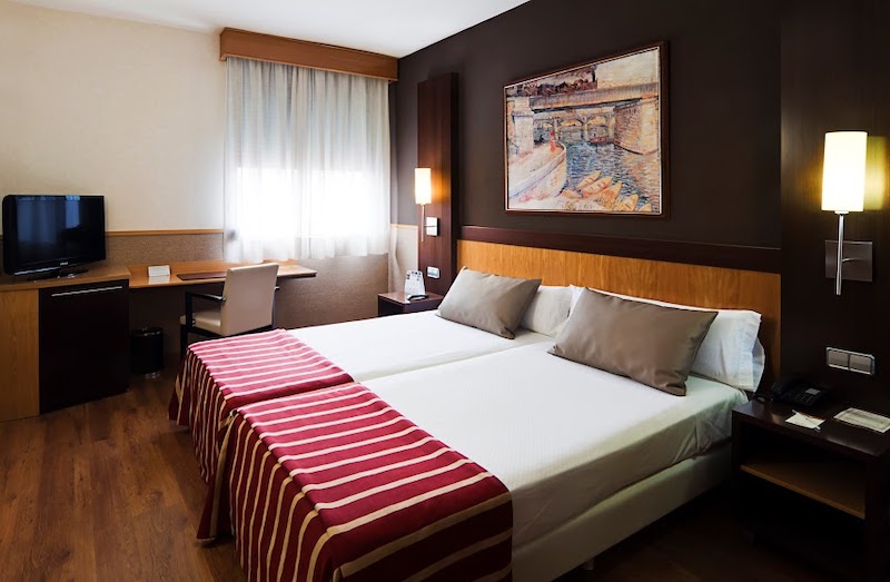 habitacion triple catalonia giralda 01