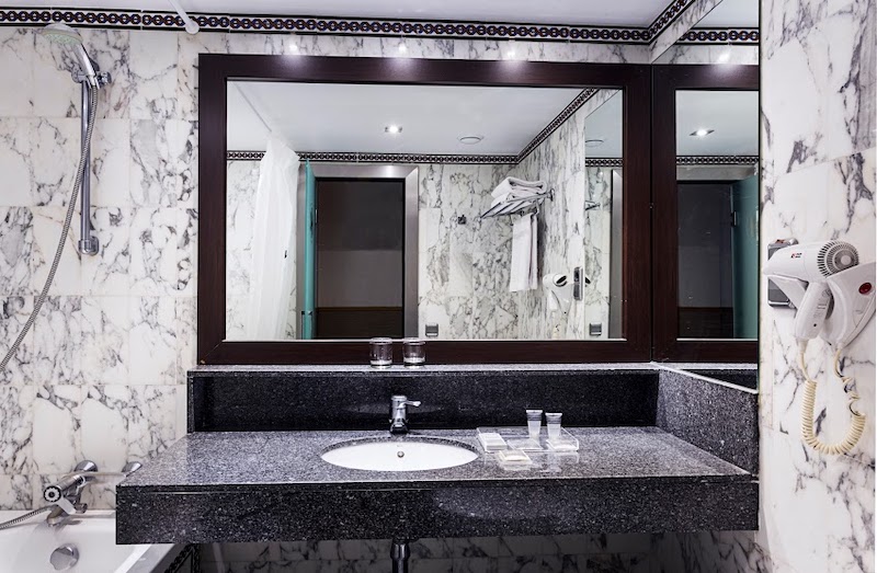 habitacion triple catalonia giralda 04