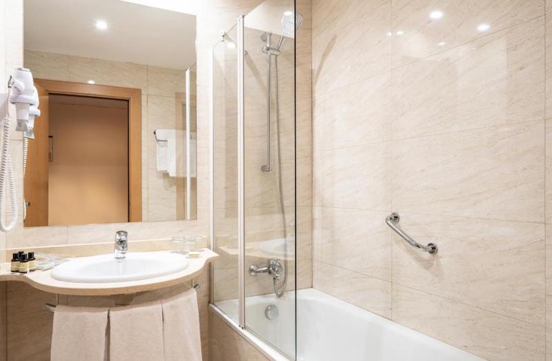 habitacion triple catalonia la maquinista 06