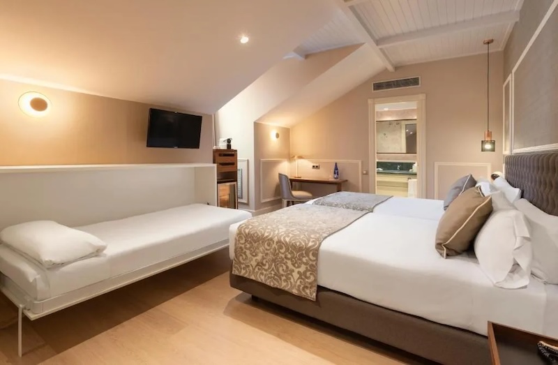 habitacion triple catalonia las cortes 01