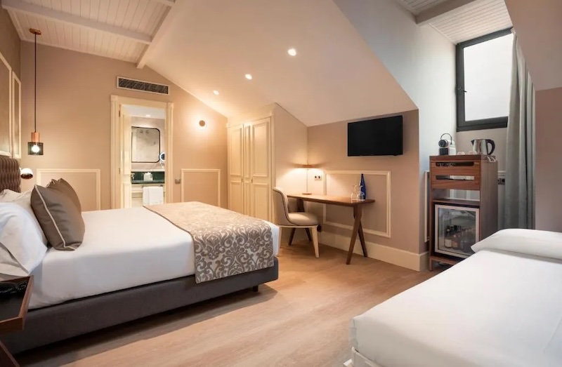 habitacion triple catalonia las cortes 02