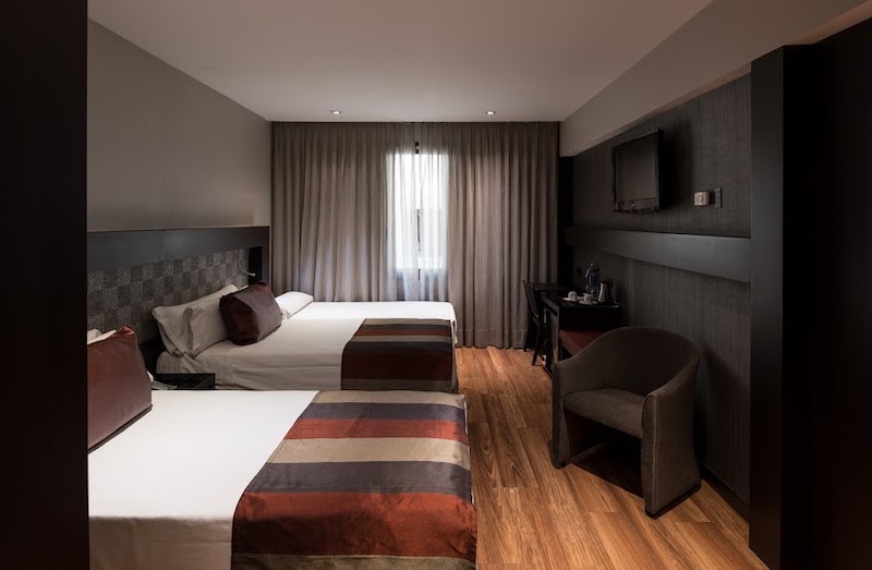 habitacion triple catalonia port 01