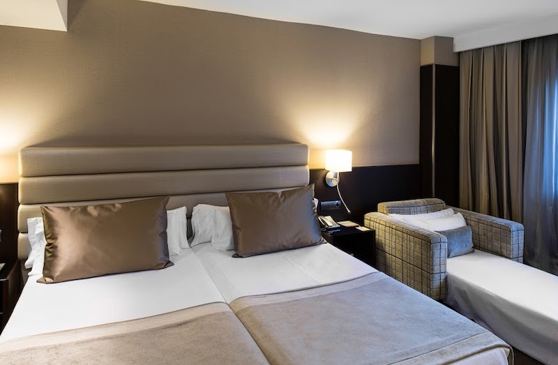 habitacion triple catalonia rigoletto 02